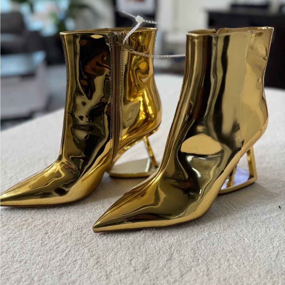 Gianni Bini Harrison Mirror Metallic Architectural Gold Wedge Booties Size 9